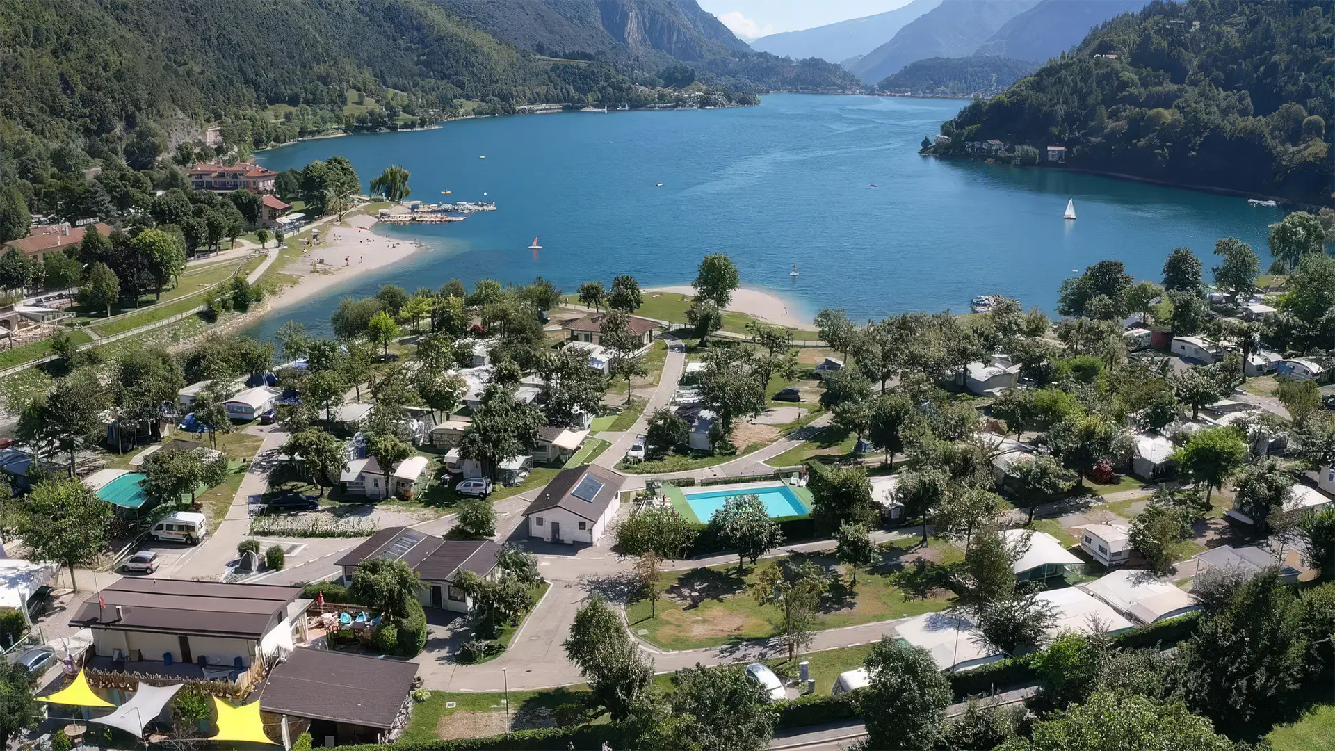Camping Azzurro direkt am Ledrosee in Pieve di Ledro