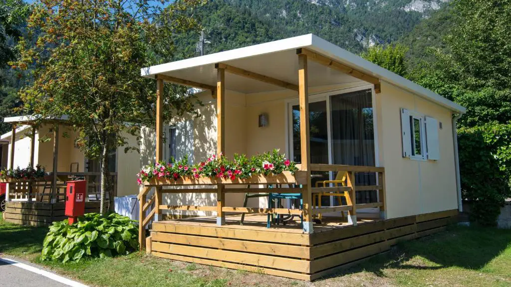 Camping Azzurro directly on Lake Ledro in Pieve di Ledro – 4