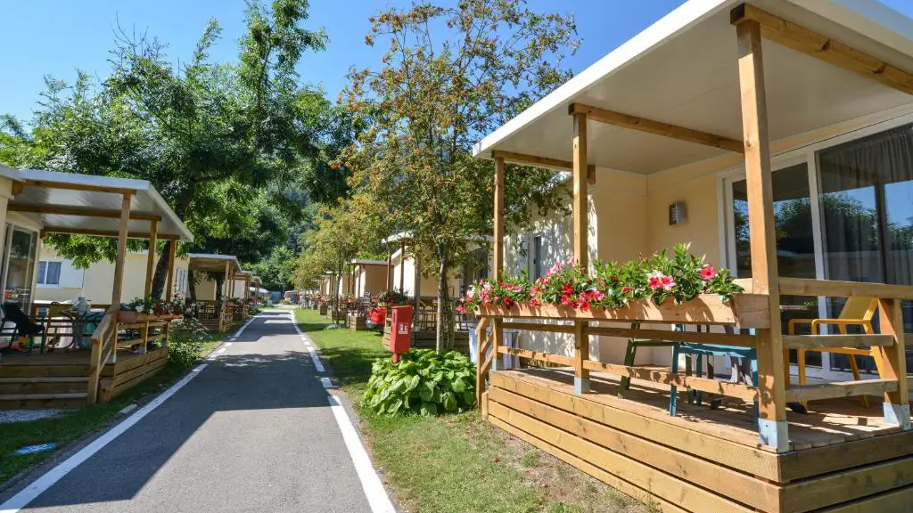 Camping Azzurro directly on Lake Ledro in Pieve di Ledro – 5