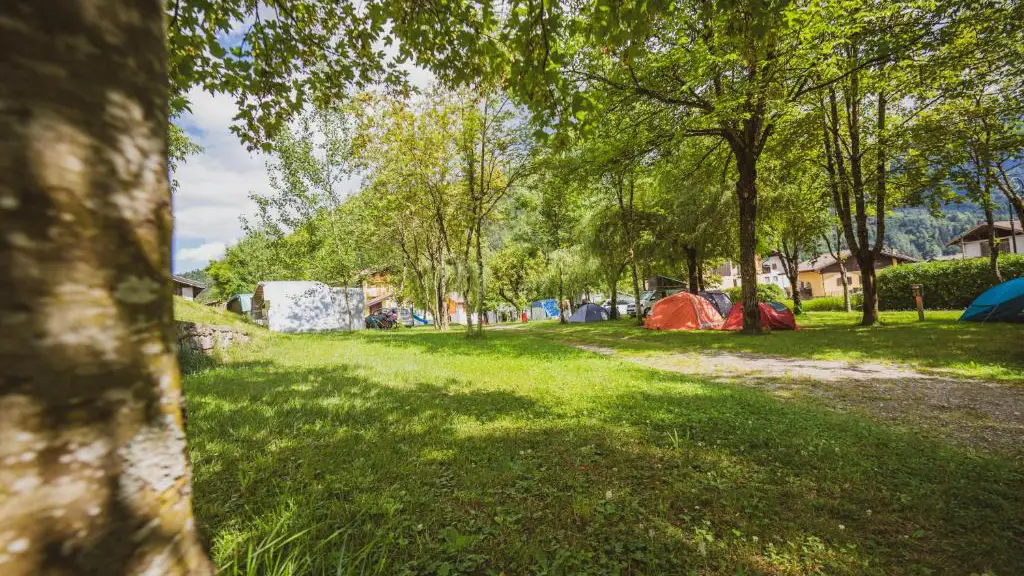 Camping Casavecchia in Tiarno di Sopra in the Ledro Valley with pool and green pitches – 3