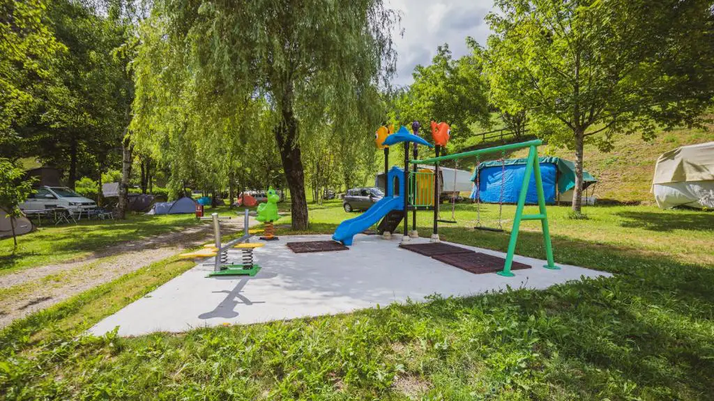 Camping Casavecchia in Tiarno di Sopra in the Ledro Valley with pool and green pitches – 5