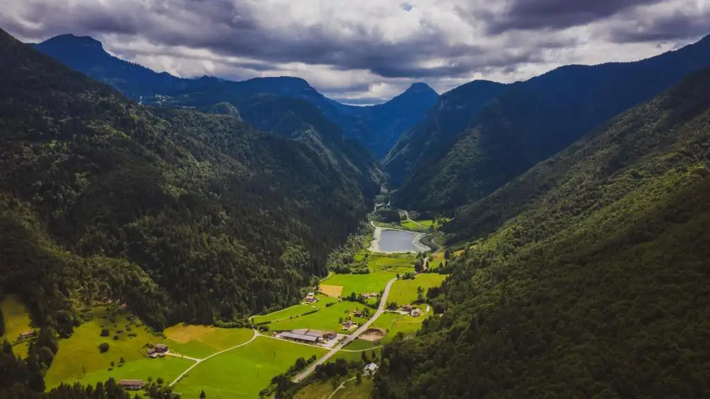 Camping Casavecchia in Tiarno di Sopra in the Ledro Valley with pool and green pitches – 6