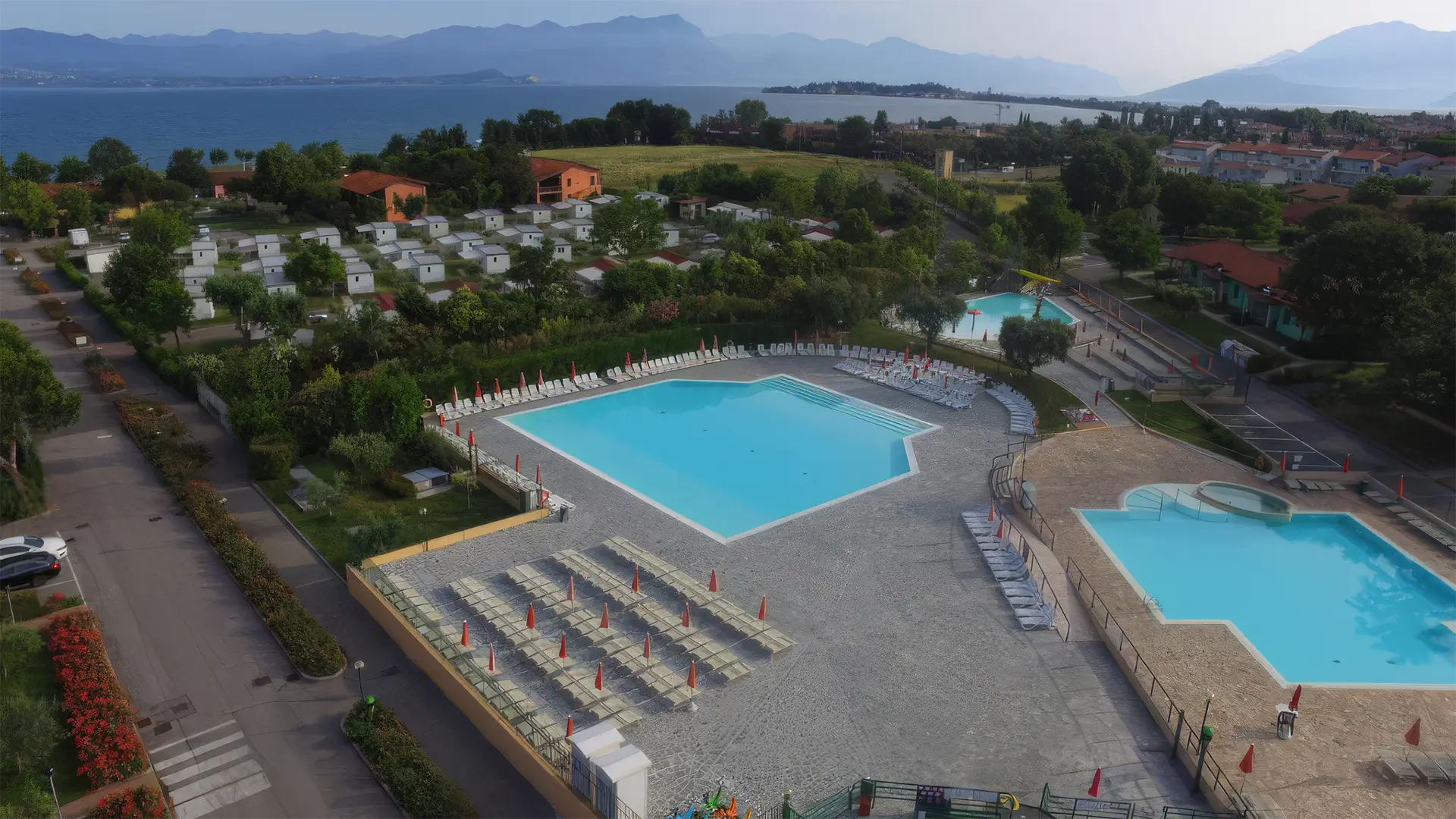 The Garda Village direkt am Gardasee in Sirmione mit Pools und Privatstrand