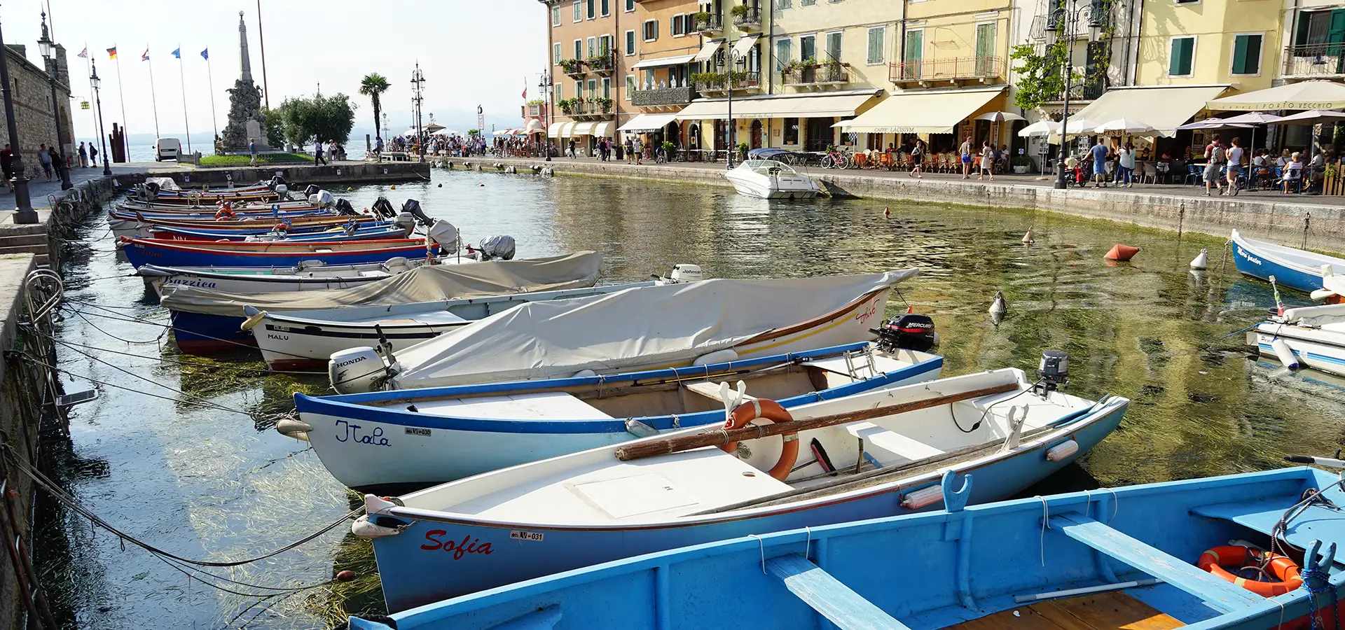 Camping in Lazise mit mittelalterlicher Altstadt, Gardasee und großen Familiencampingplätzen