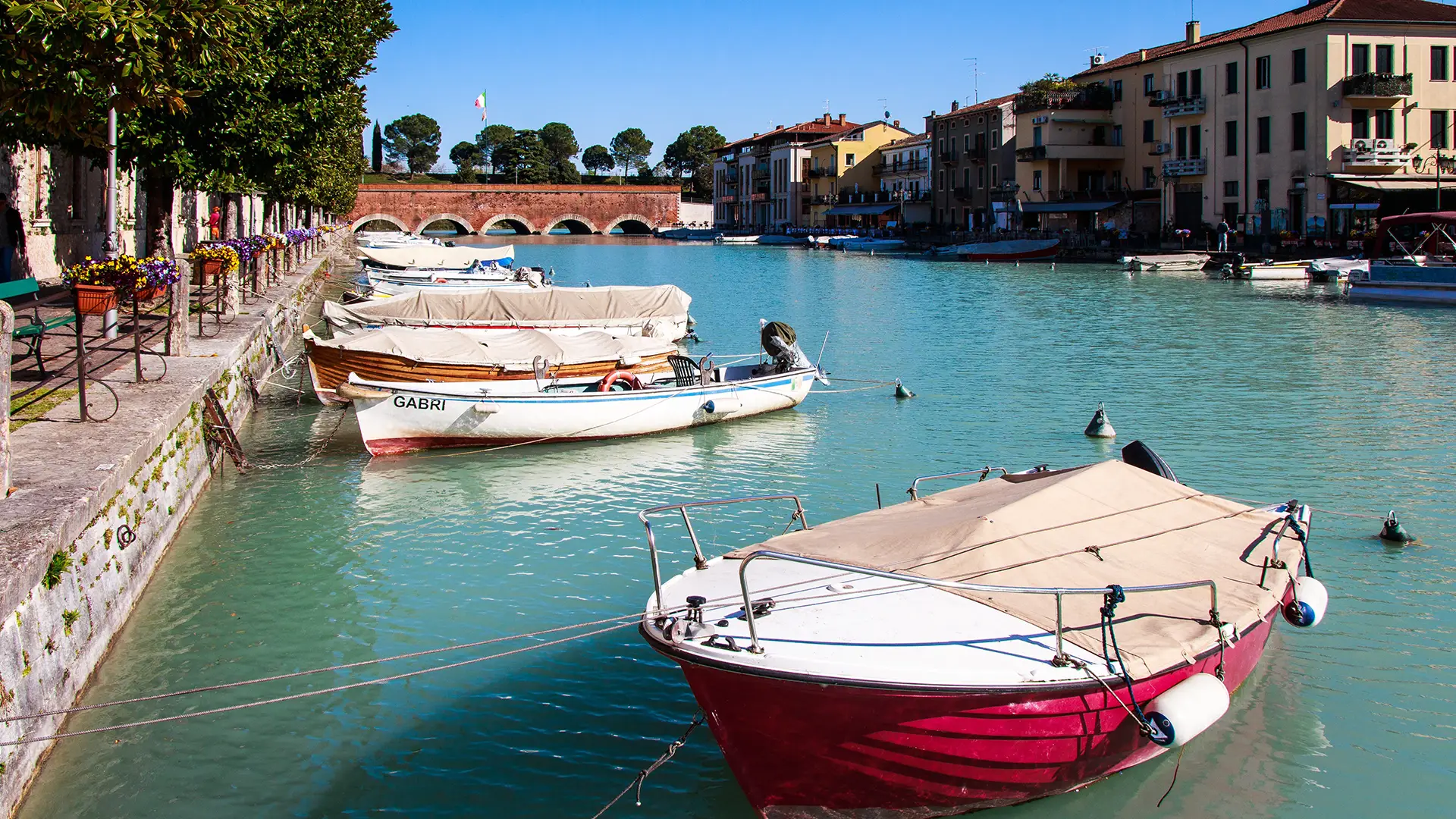 Abendlicher Spaziergang an den Kanälen und Festungsmauern von Peschiera del Garda