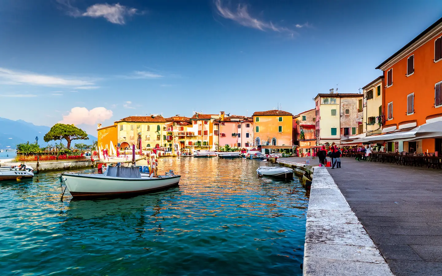 Abendstimmung am Porto Vecchio und an der Piazza Malvezzi in Desenzano del Garda