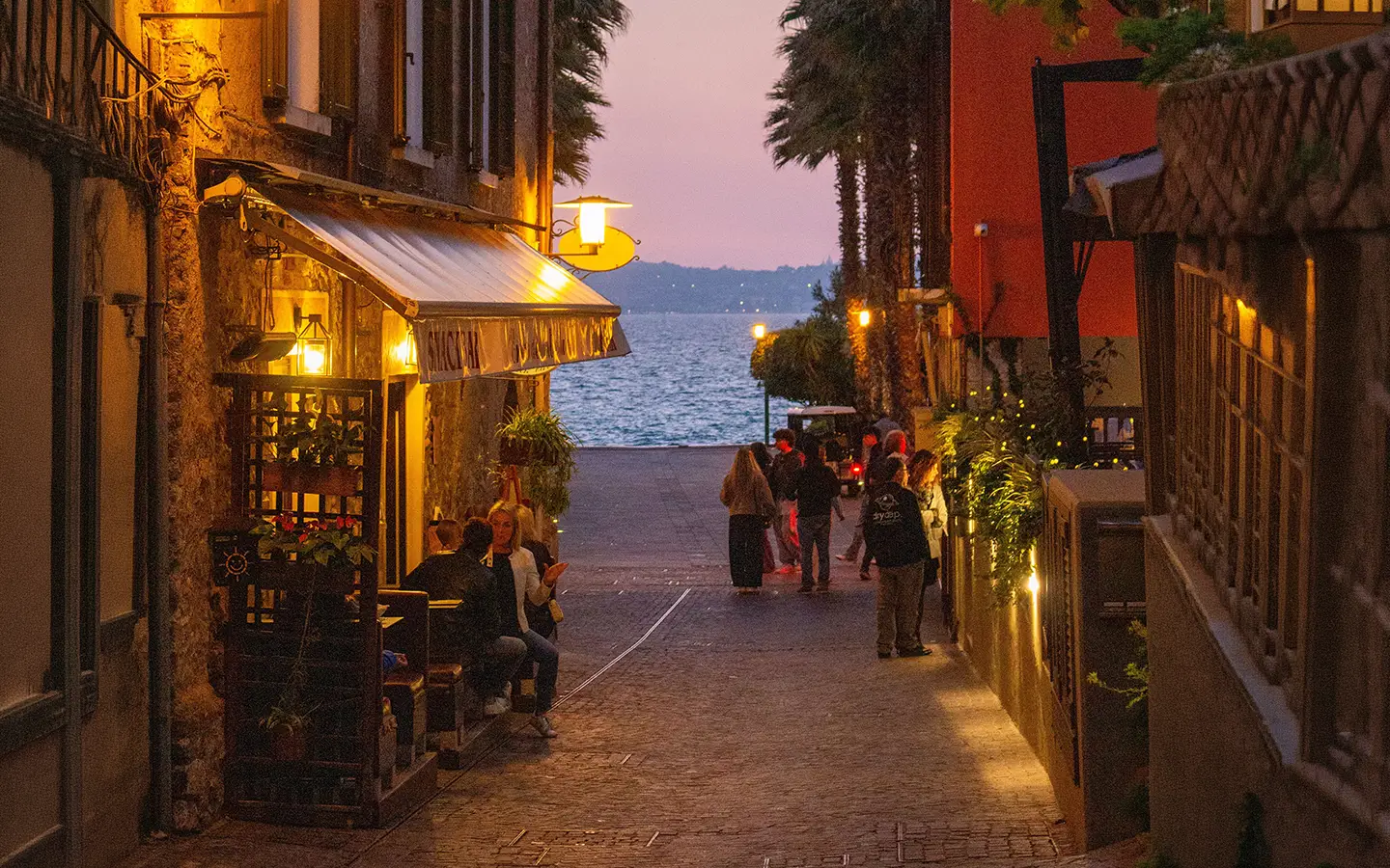 Blick von San Fermo zur Isola del Garda und Baia del Vento bei San Felice