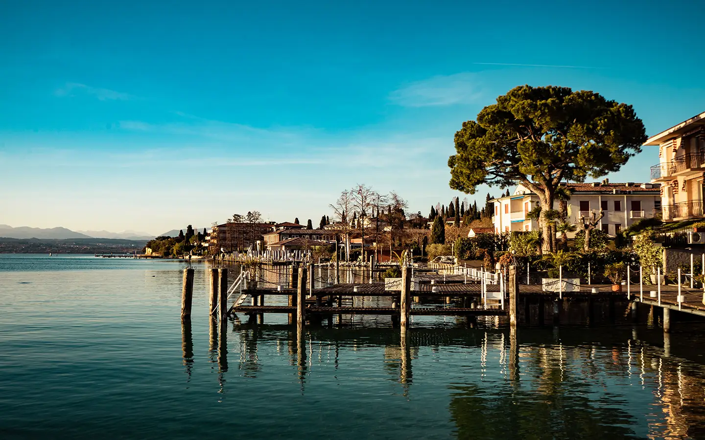Abendliche Thermal- und Seestimmung in Sirmione am Gardasee